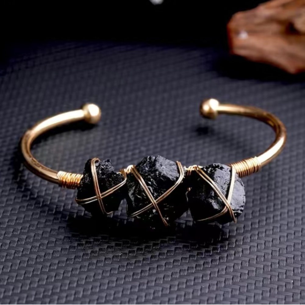 Luxe bohemian natural amethyst cuff bracelet - Picture 7 of 14